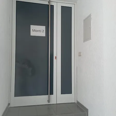 Monteurwohnung Monti 2 Daire Saarbrücken